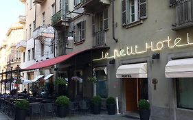 Le Petit Hotel  3*